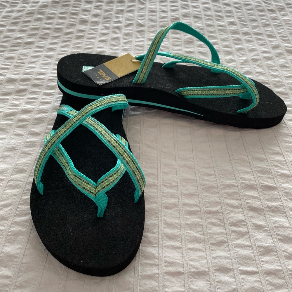 NWT Teva Olowaho Flip Flops Size 10